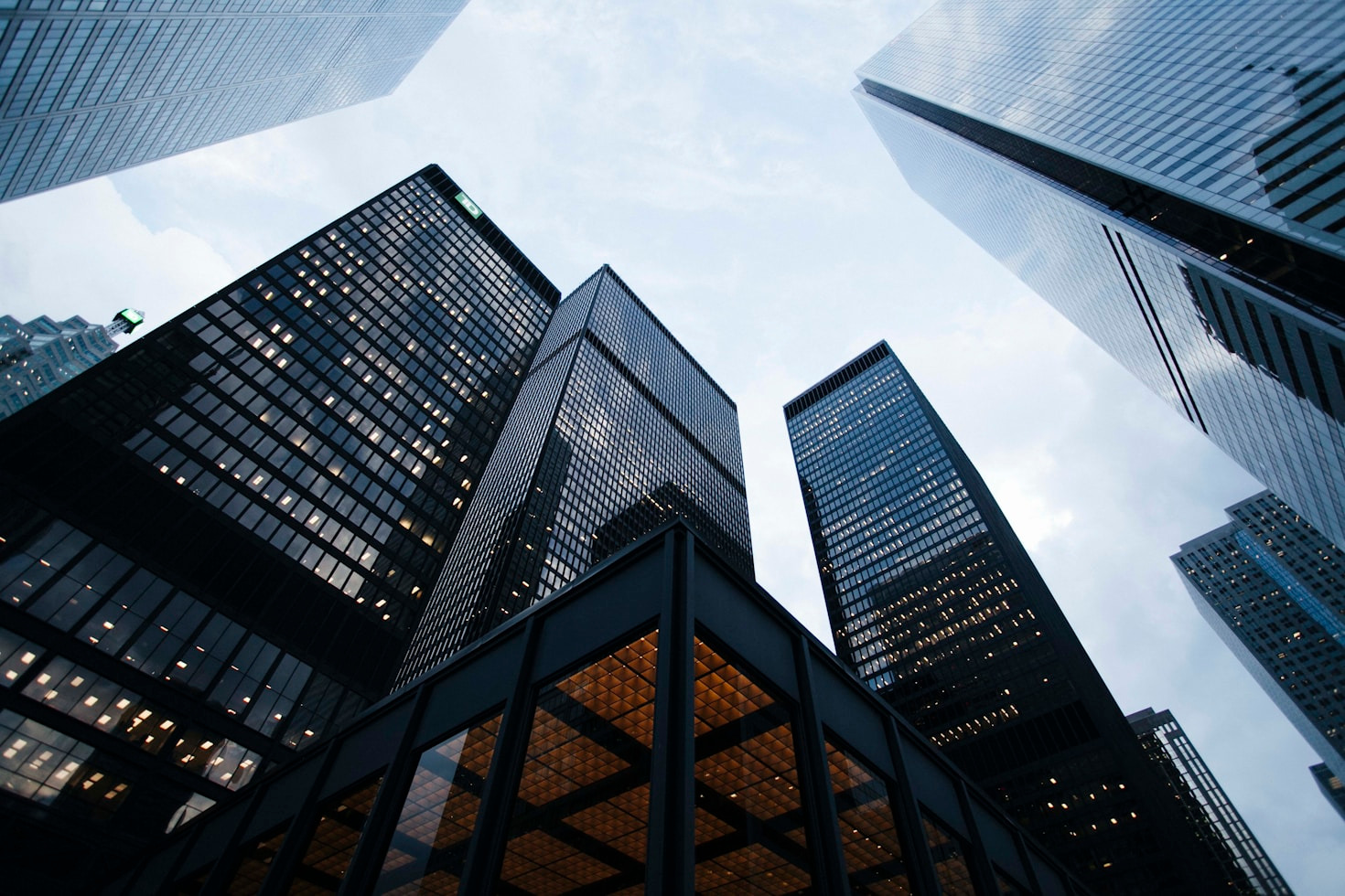 Como a EMA Investimentos facilita a compra de imóveis no exterior